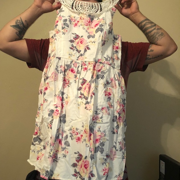 Clothes - Picture 3 of 8